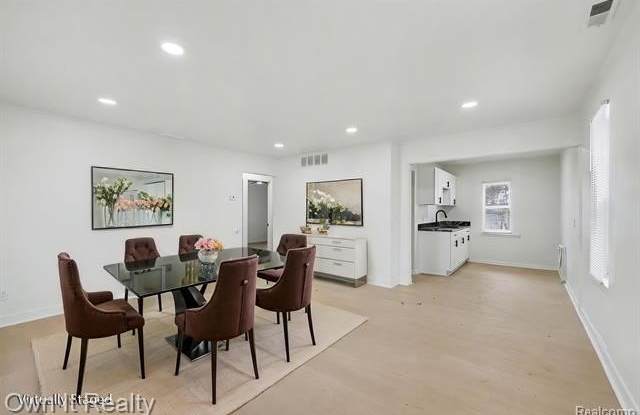 10821 Albany Street Gallery 3