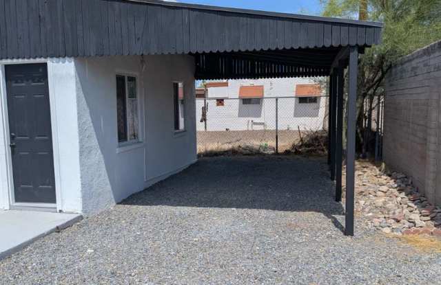 Central Tucson 1-Bed Rental with Rare Private Fenced Yard Gallery 4