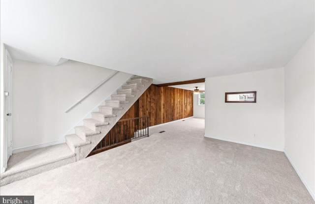 5205 WESTBROOK Drive Gallery 2
