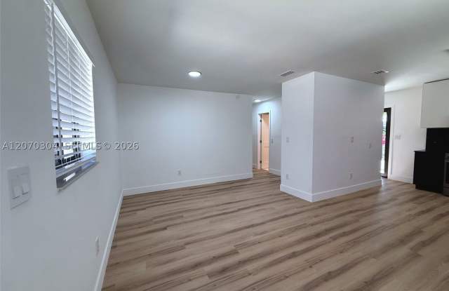 226 Hispanola Rd Gallery 3