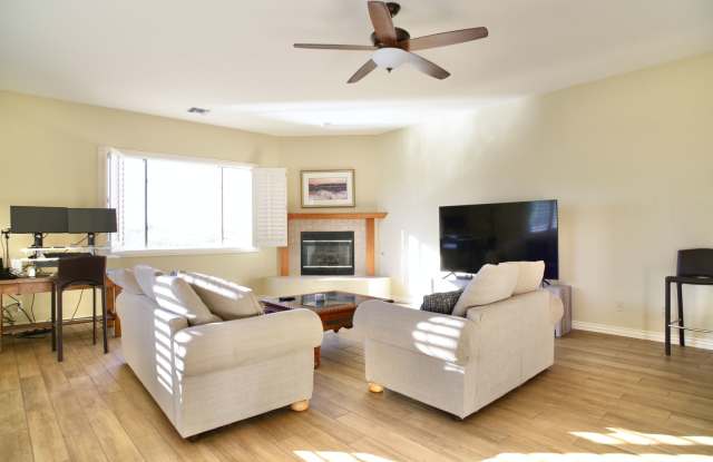 Beautiful Oro Valley Rental with Views! Furnished Gallery 3