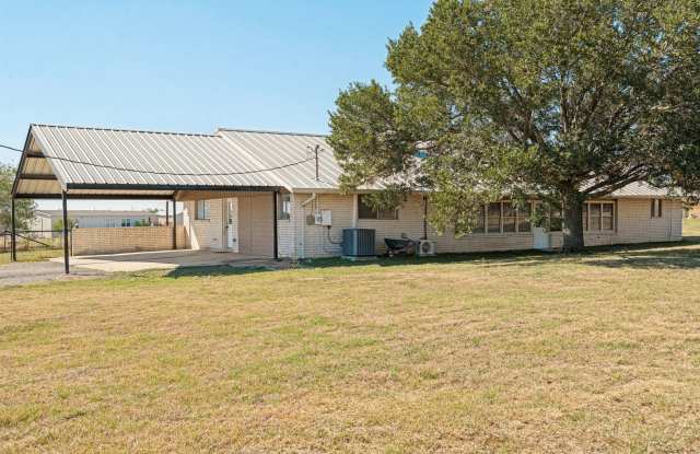 BEAUTIFUL 3 BEDROOM/2BATHS COUNTRY LIVING HOME IN SEGUIN! Gallery 3