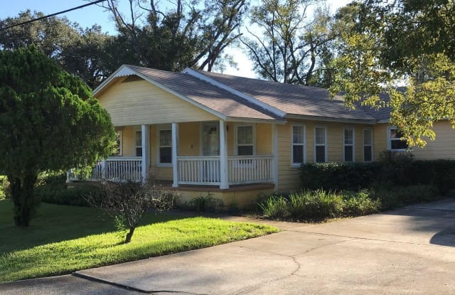 86019 Pineview Dr - 86019 Pineview Drive, Yulee, FL 32097