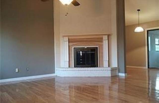 7905 Sloan Circle Gallery 2