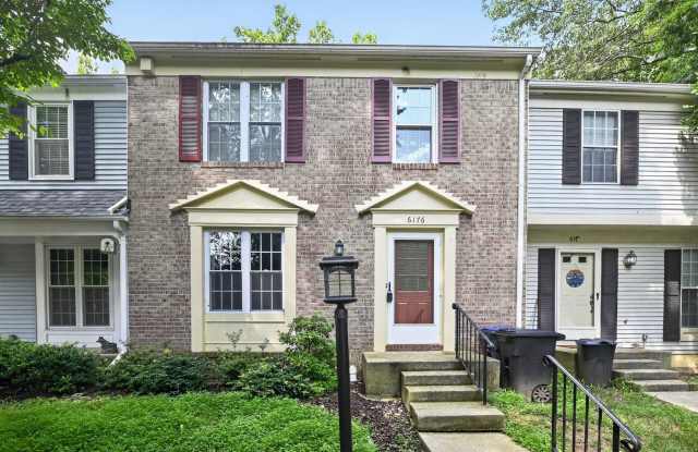 Well maintained, Bright & Spacious 3 BR/3.5 BA Townhome w/ Parking & Private patio - Pets Welcome! photos photos