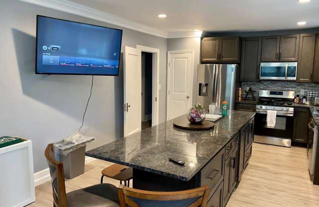 7250 Pershing Avenue - 1 Gallery 4