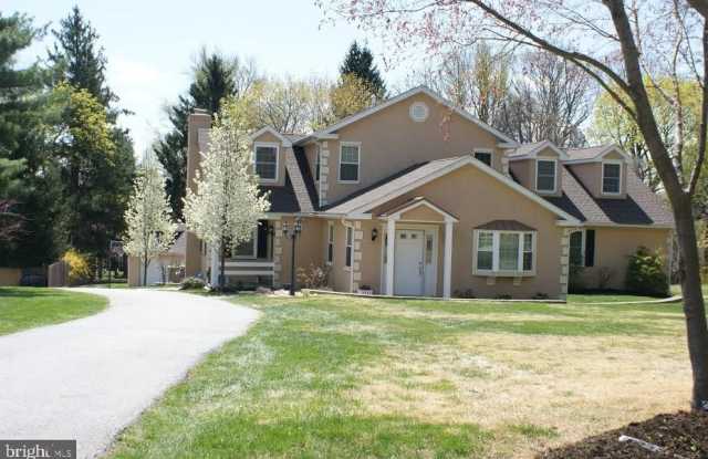 204 W CONESTOGA ROAD photos photos