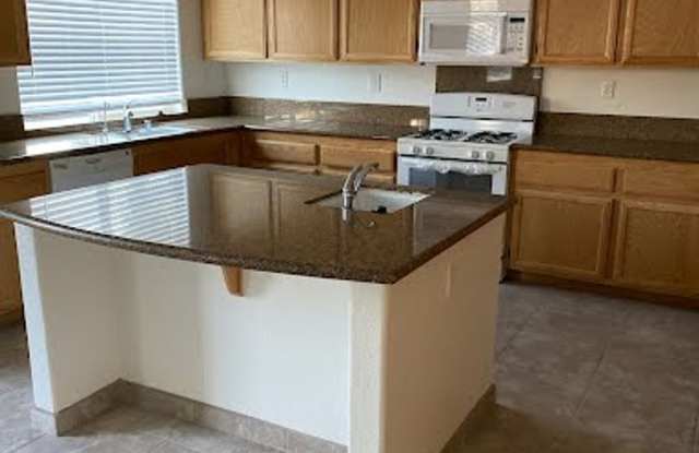 Beautiful fully remodeled home with extra loft! Gallery 4