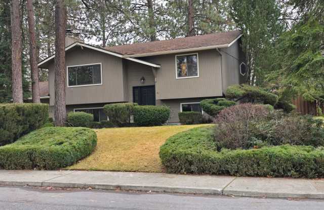 4-Bed 2- bath home Near Riverside State Park Gallery 1