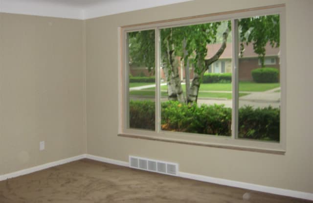 24240 Kenosha St - 24240 Kenosha Street, Oak Park, MI 48237