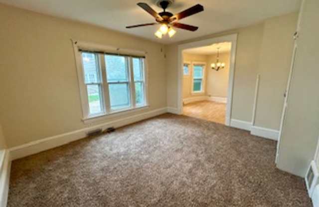 313 15th St. NE - 313 15th Street Northeast, Cedar Rapids, IA 52402