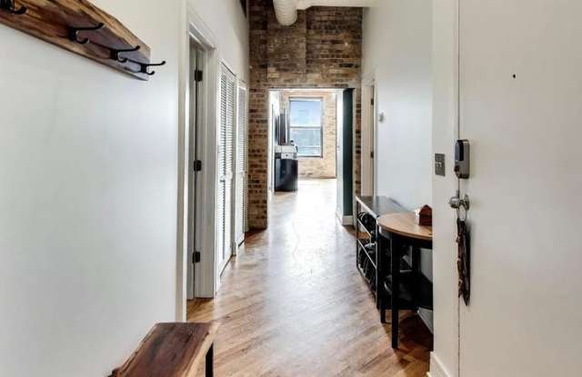 1400 N Milwaukee Avenue Gallery 4