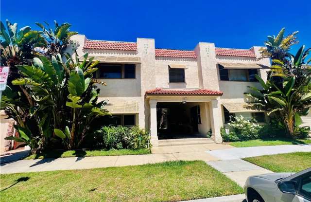 GREAT SIZE ONE BEDROOM CONDO! photos photos