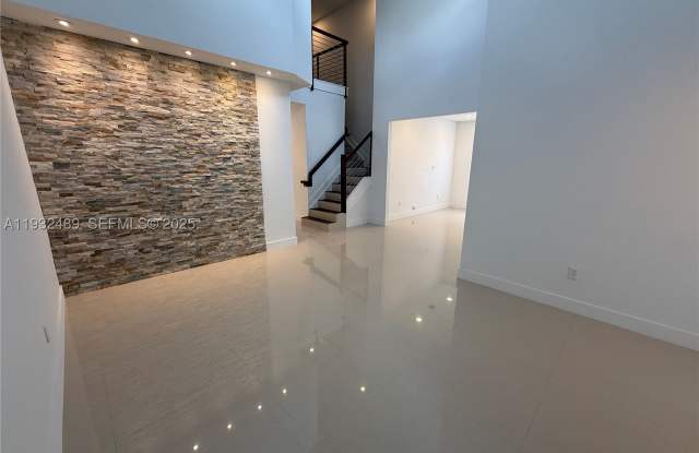 107 SE 22nd Ter Gallery 3