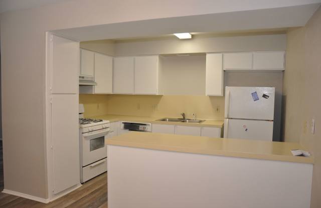 2 Bedroom 1 Bath Bottom Unit near Q2 Stadium Gallery 3