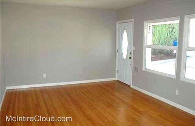 5863 Adelaide Avenue Gallery 2
