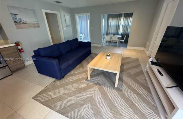 825 N 26th Ave photos photos