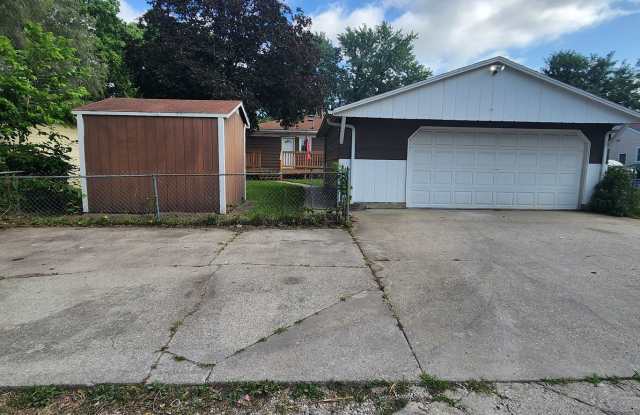 Beautiful 4 Bedroom, 2 Bathroom Home with garage, shed, deck, and fenced yard! Gallery 3