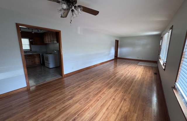 3 bed 1.5 bath in Murray Gallery 4