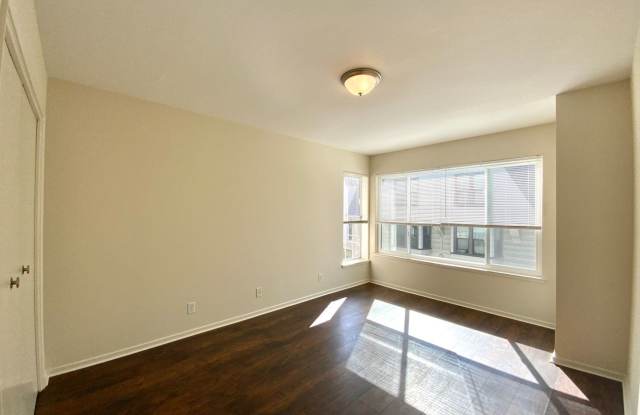 2BR/2BA! ON-SITE LAUNDRY! Parking! STUNNING Roof Deck! Elevator! Gallery 3