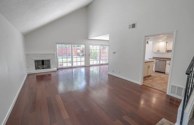 4 Bedroom Home for Rent in Valencia! Gallery 3