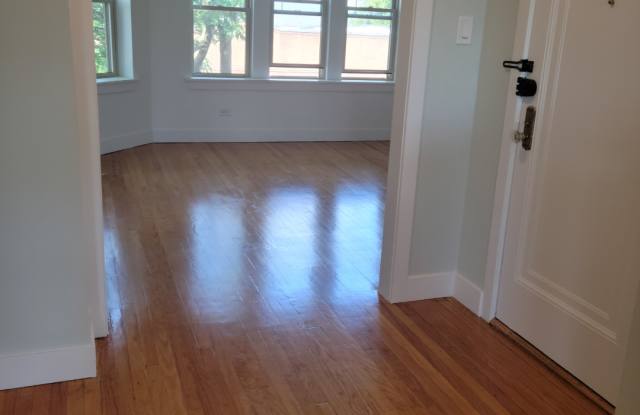 4055 N Spaulding Ave photos photos