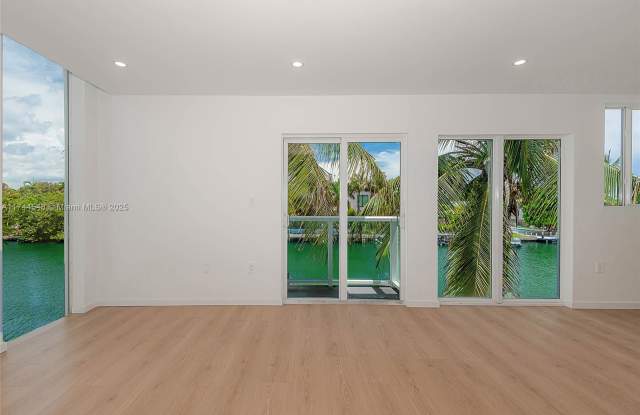 1975 Calais Drive Gallery 2