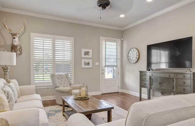 205 Oak Path Drive Gallery 4