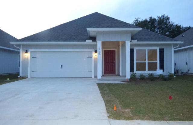 Spacious 4-Bedroom Home - Community Pool photos photos
