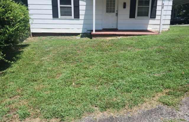 COMING SOON! SPACIOUS 2/1 HOUSE! DEPOSIT-FREE Renting option thru OBLIGO! Deposit Alternative available. photos photos