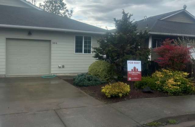 (870) College Street Duplex - 4 Bedroom / 2 Bathroom photos photos