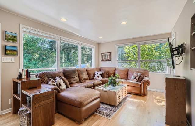 Beautiful 2 BDR Gate to the Foothills - Walkable to Chautauqua Gallery 4