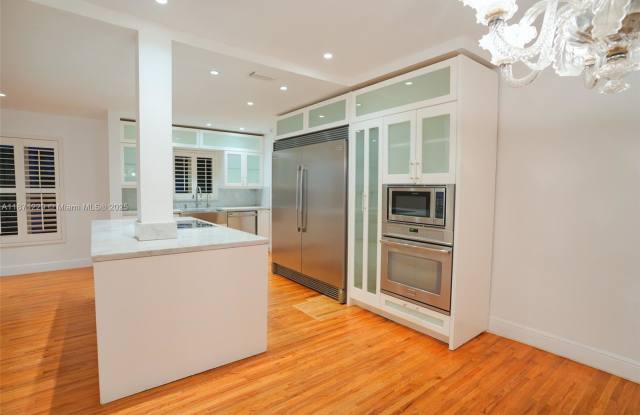 355 Redwood Ln photos photos