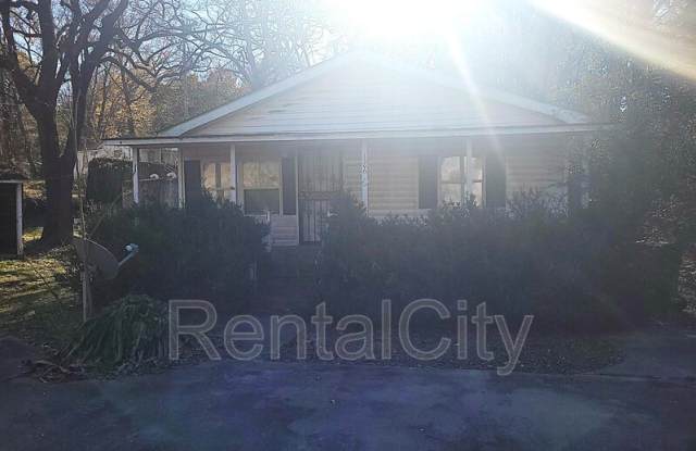 1390 Cumberland St - 1390 Cumberland Street, Dyersburg, TN 38024