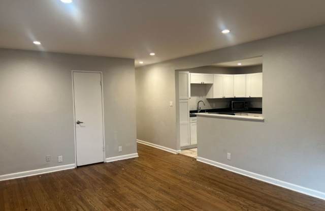 3 bedroom in Golden with Garage!!!  **Move-In Special** Gallery 4