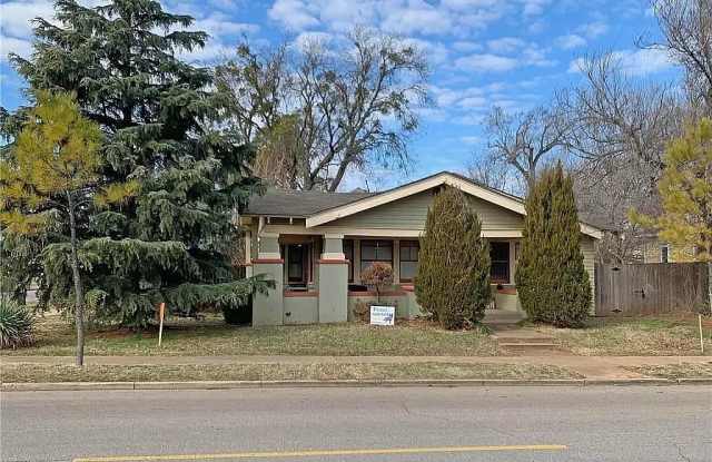 2301 N Shartel Ave photos photos