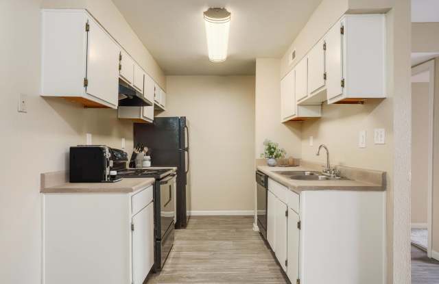 Entrada Pointe Apartments Gallery 3
