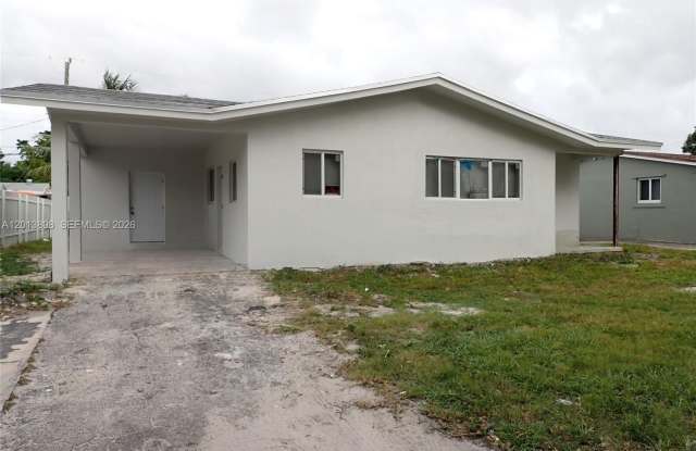 2241 N 62nd Ave photos photos