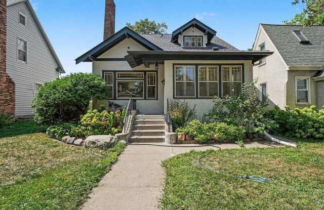 4 Bed | 2 Bath House W/ Original Character, Fenced Yard, & Garage Gallery 1