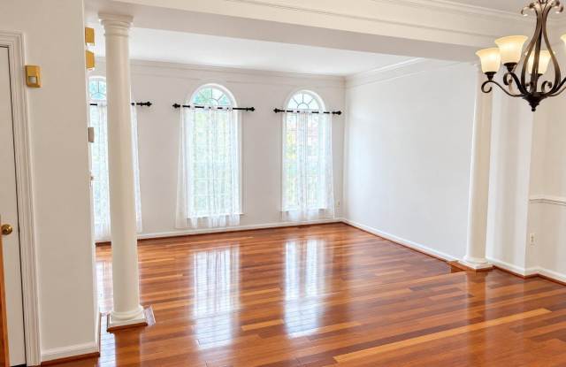 2833 GRACE FOREST Place Gallery 4