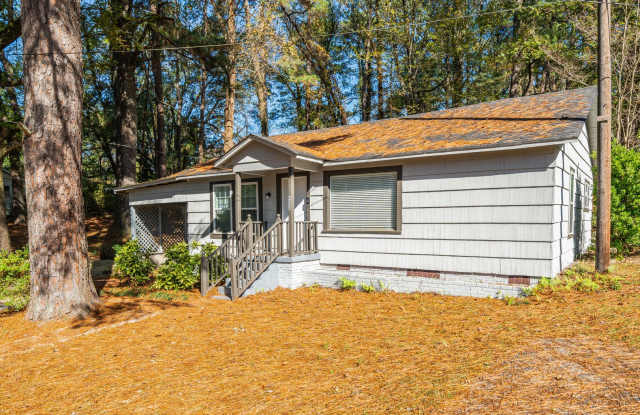 Beautiful 3-Bedroom Home with a Large Yard! Pet Friendly! Gallery 4