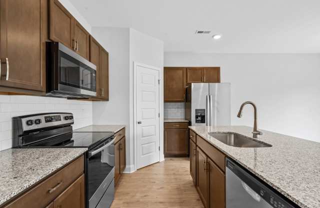 Move in Special* $500 Gift Card* 3 Bedroom/2.5 Bath/Loft/1 Car Garage Townhome photos photos