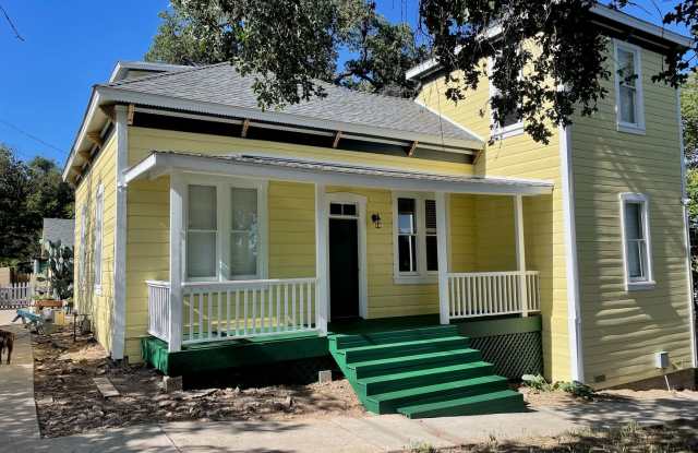 Downtown Charmer 4 Bedroom 2 Bath Single Family Home Gallery 1