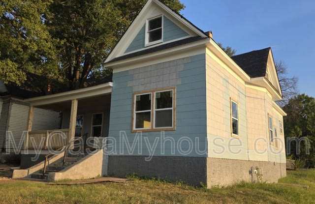 1413 Court Avenue Gallery 1