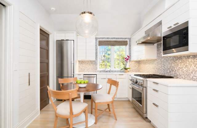 411 Montauk Highway Gallery 3