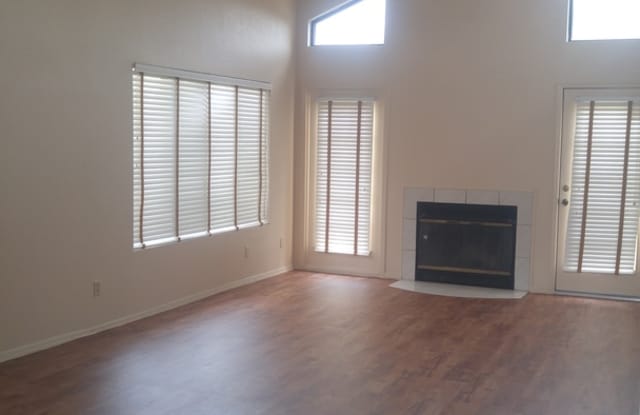 Chandler Town Home, Light Bright and High Ceilings. Great Floor plan and Quaint community!!! Come, Show and Rent Today!!! - 2341 West Shawnee Drive, Chandler, AZ 85224 Chandler Town Home, Light Bright and High Ceilings. Great Floor plan and Quaint community!!! Come, Show and Rent Today!!! - 2341 West Shawnee Drive, Chandler, AZ 85224