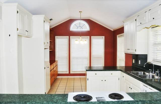 3 Bed 2 bath Ashcreek Circle Gallery 4