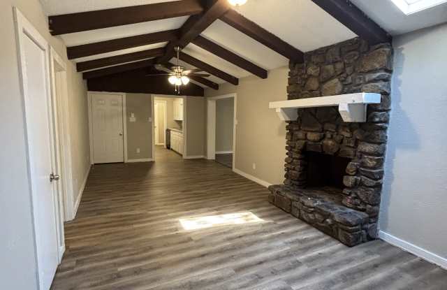 1017 Towering Oaks Dr Gallery 2