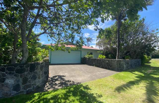 2 bedroom, 2.5 baths Home featuring a 2-car garage and great covered lanai. Walking Distance to Hawi photos photos