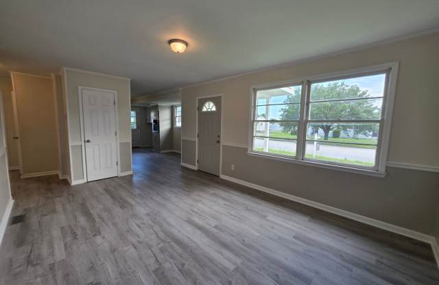 Updated 3-Bedroom Duplex | Move-In Ready | Downtown Jacksonville Gallery 4